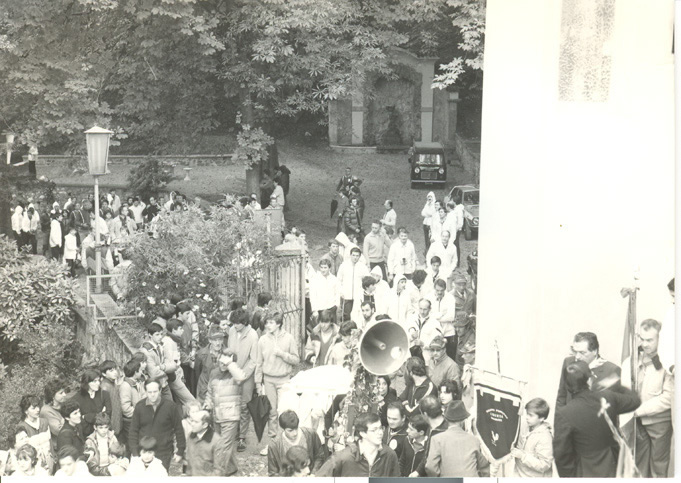 Festa di Galbiate - processione della 3° domenica di ottobre - arrivo al Santuario del Monte Barro