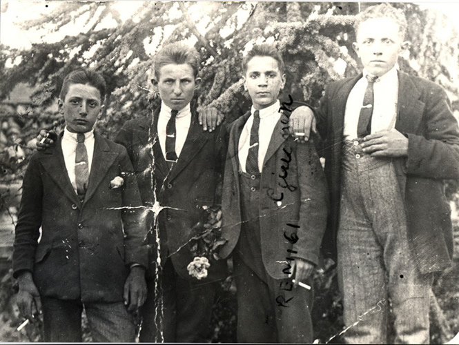 Ritratto di gruppo - giovani del 1907 - Giovanni Riva - Ismaele Riva - Giovanni Colombo - Pietro Cesana