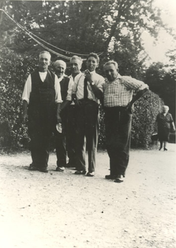 Ritratto di gruppo - Ambrogio Riva (primo a sinistra) e amici