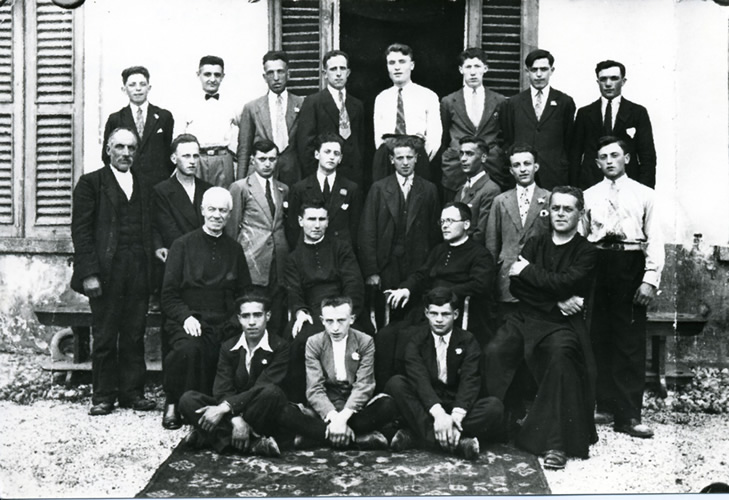 Galbiate - ritratto di gruppo - oratrio -  in seconda fila a destra don Pietro Misani