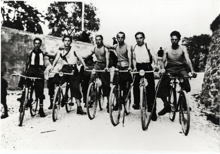 Ritratto di gruppo - ciclisti in gita nella bergamasca