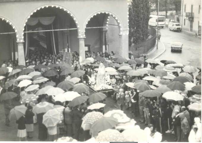 Festa di Galbiate - processione della 3° domenica di ottobre - statua della Madonna del Giglio