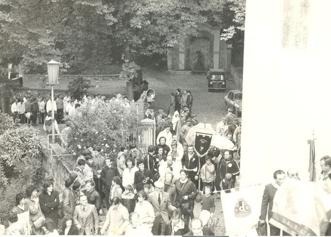 Festa di Galbiate - processione della 3° domenica di ottobre - arrivo al Santuario del Monte Barro