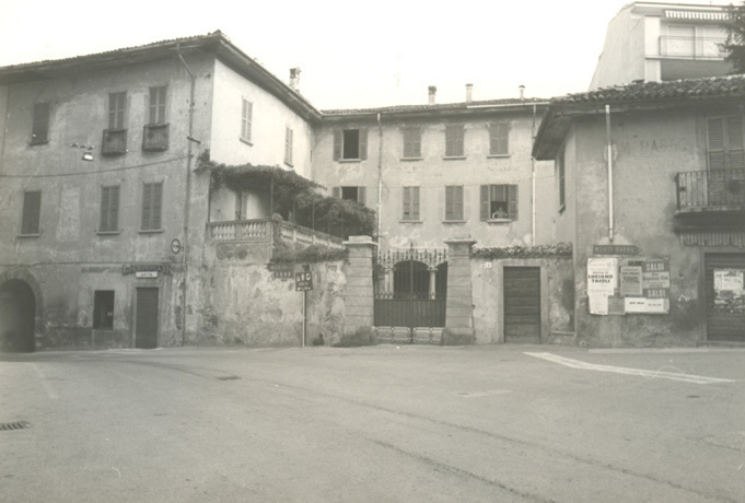 Galbiate - piazza Vittorio Emanuele, ora piazza don Carlo Gnocchi - ex albergo Italia
