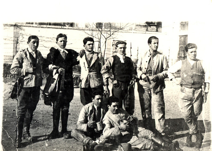Ritratto di gruppo - galbiatesi a militare