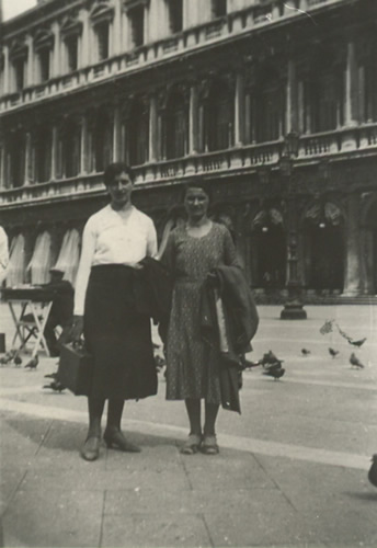 Ritratto familiare - Antonia e Gina Perego 