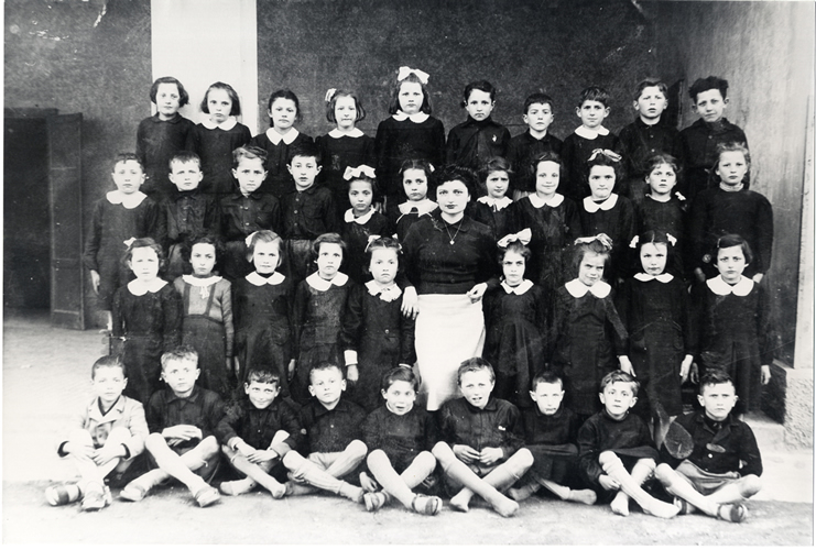 Galbiate - ritratto di gruppo - classe di III elementare nel 1951/ 52