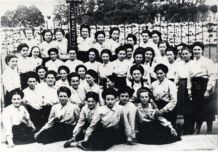 Galbiate - ritratto di gruppo - gioventù femminile dell