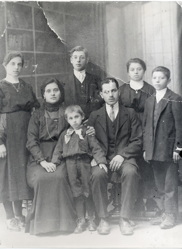 Galbiate - ritratto di gruppo - famiglia Bonacina (detti Columbeè)