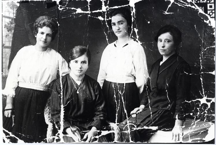 Galbiate - ritratto di gruppo femminile - Anita Corti - Angela Corti - Carolina Bonacina